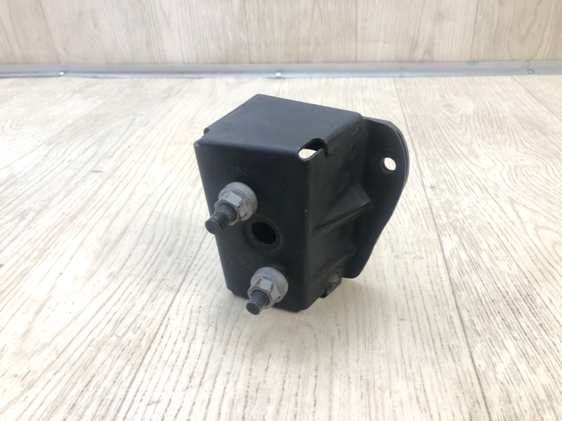 Кронштейн усилителя заднего бампера правый TOYOTA PRIUS - 20 03-11 5201547021 Б/У