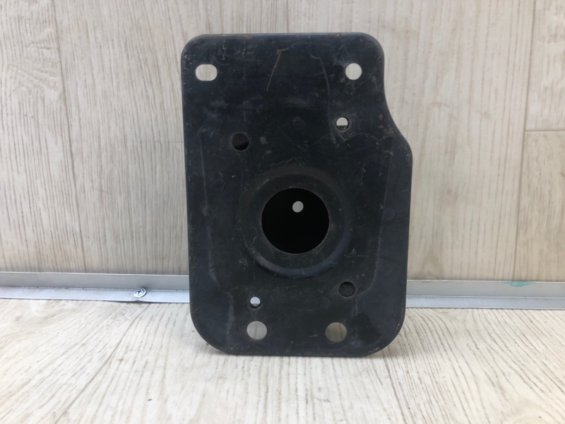 Кронштейн усилителя заднего бампера правый FX S50 03-08 S50 3.5 VQ35DE