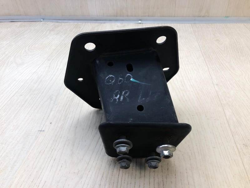 Кронштейн усилителя заднего бампера левый INFINITI Q60 16-20 852115CA0A Б/У