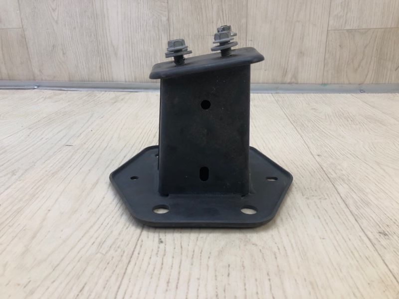 Кронштейн усилителя заднего бампера левый Q60 16-20