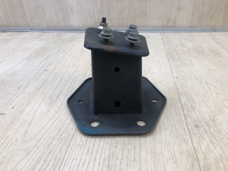 Кронштейн усилителя заднего бампера правый Q60 16-20