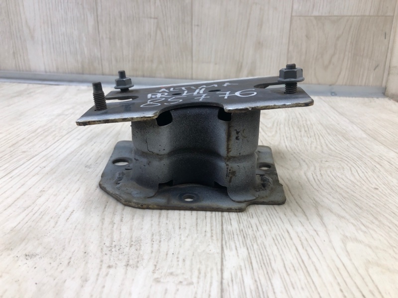 Кронштейн усилителя заднего бампера левый ALTIMA L32 07-12