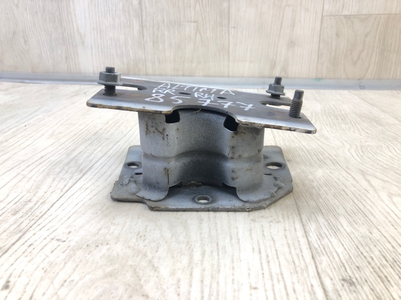 Кронштейн усилителя заднего бампера правый ALTIMA L32 07-12