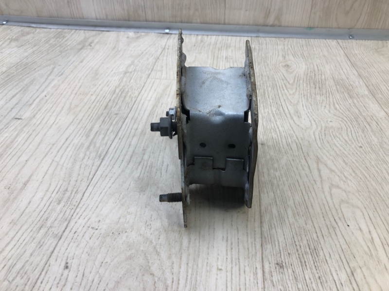 Кронштейн усилителя заднего бампера правый ALTIMA L32 07-12