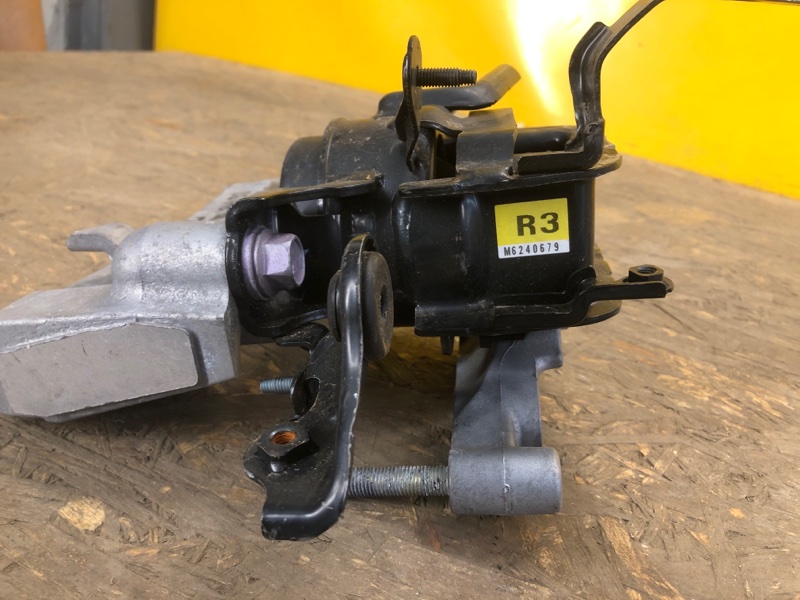 Подушка двигателя правая RAV4 18-