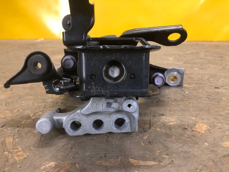 Подушка двигателя правая RAV4 18-