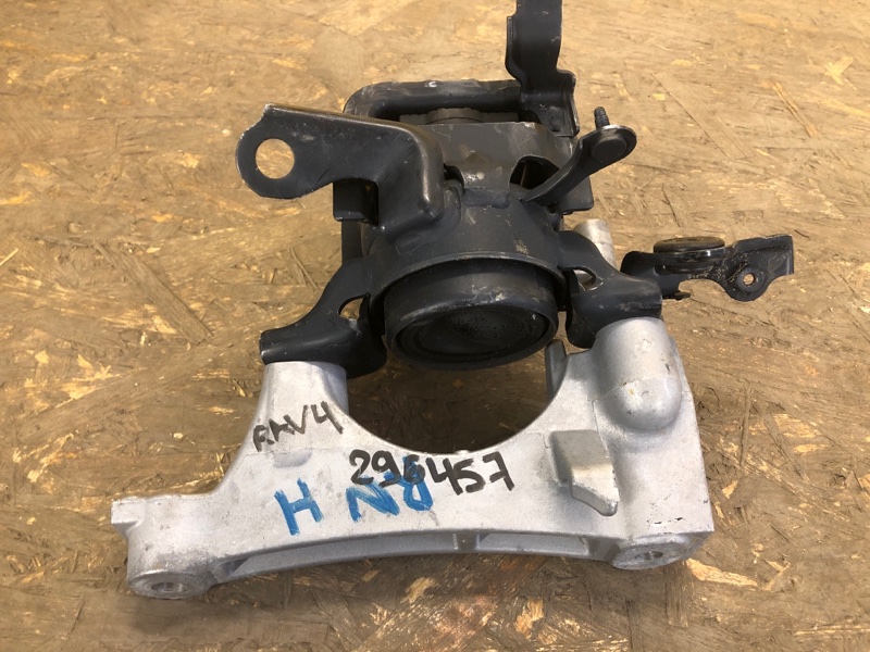 Подушка двигателя правая RAV4 18-