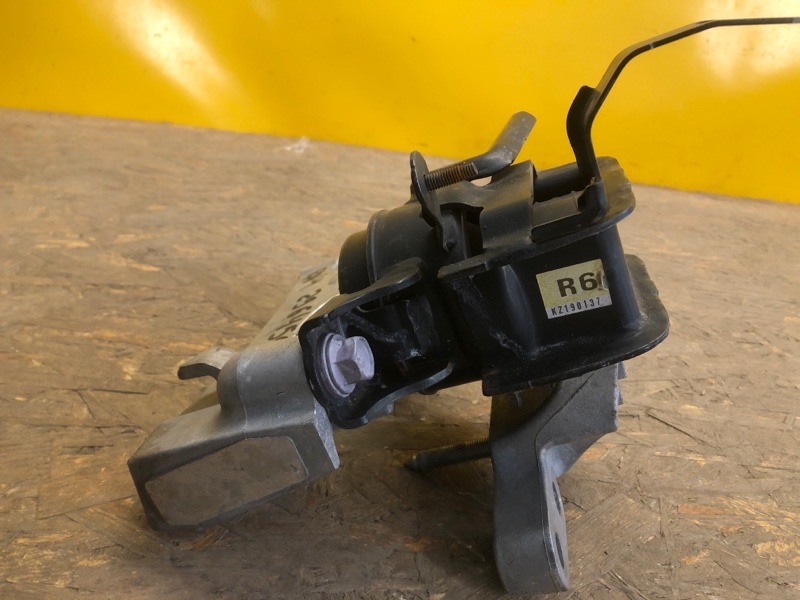 Подушка двигателя правая RAV4 18-