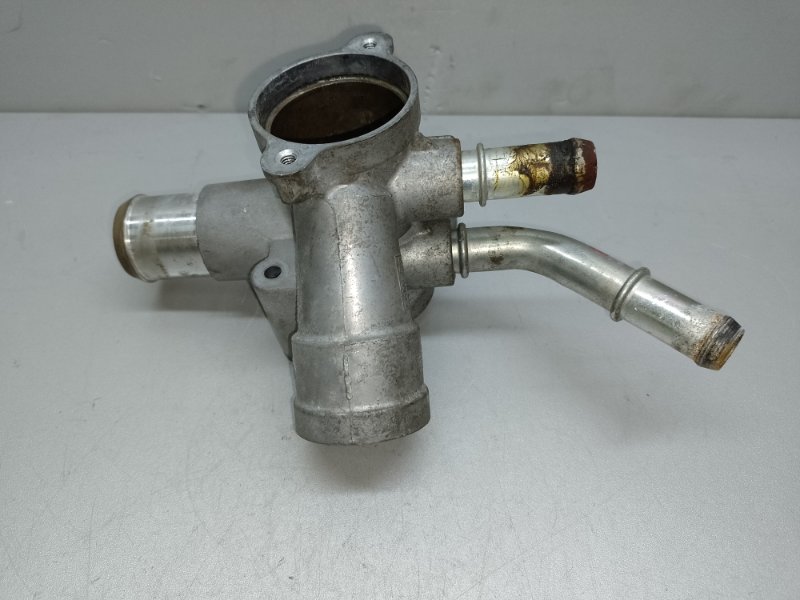 Запчасть корпус термостата FORD EDGE 15- 2016 C35PDED 3.5L AT4Z-8A586-C Б/У Корпус термостата FORD EDGE 15- 2016 C35PDED 3.5L AT4Z-8A586-C Б/У