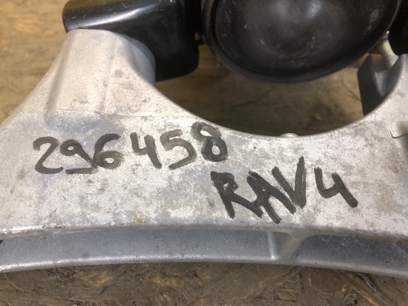 Подушка двигателя правая RAV4 18-