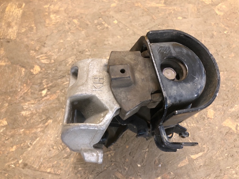 Подушка двигателя RAV4 18-