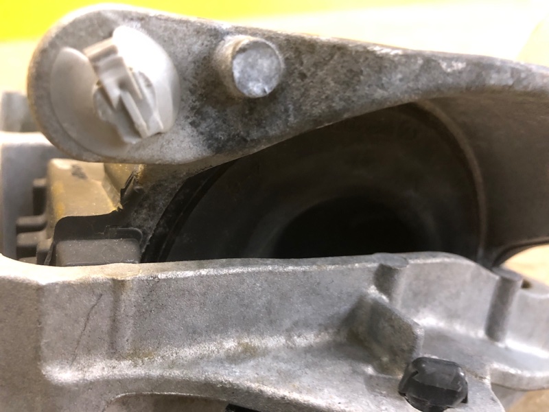 Подушка двигателя правая CX-5 (KF) 16-21