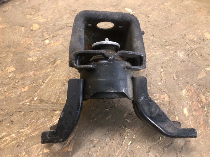 Подушка двигателя правая LEXUS CT200 11-17 Подушка двигателя правая LEXUS CT200 11-17