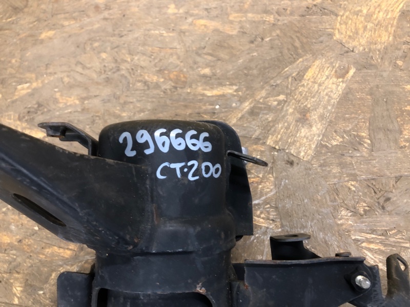 Подушка двигателя правая CT200 11-17