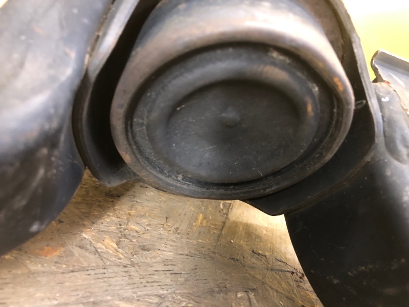 Подушка двигателя правая LEXUS CT200 11-17