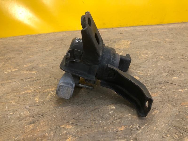 Подушка двигателя правая CT200 11-17