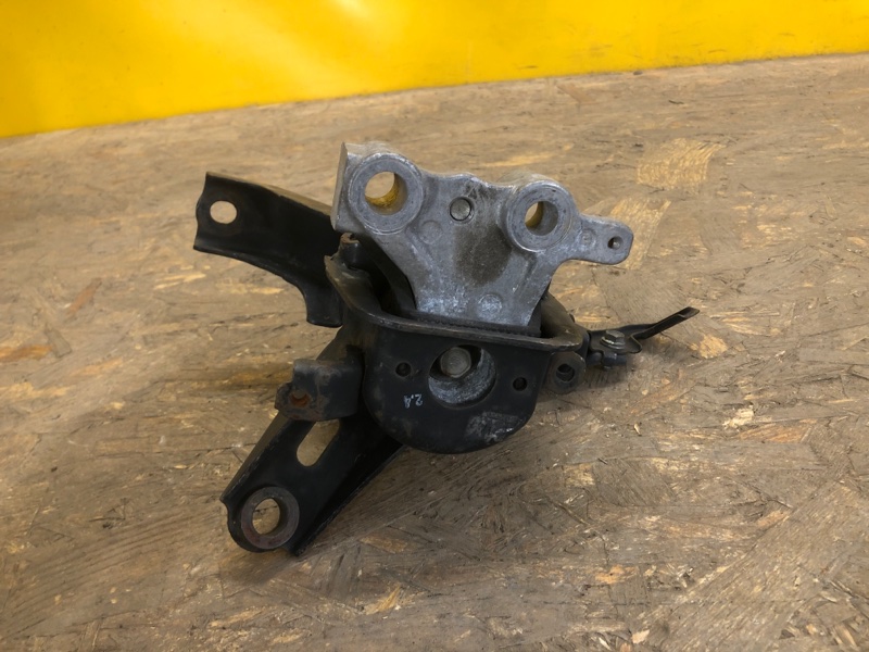 Подушка двигателя правая CT200 11-17