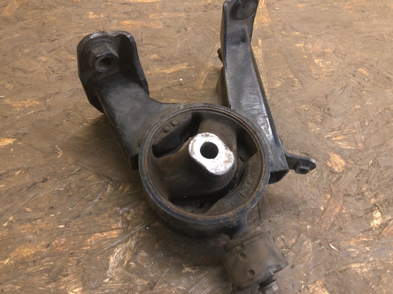 Подушка двигателя AVENSIS 08-18 Подушка двигателя AVENSIS 08-18