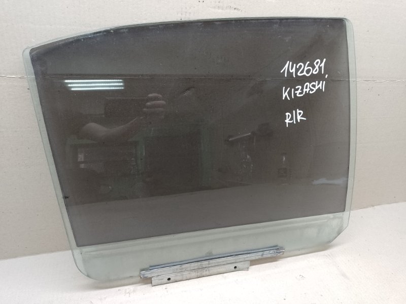 Стекло двери заднее правое SUZUKI KIZASHI 09-14 2011 Седан 2.4 84541-57L00 Б/У