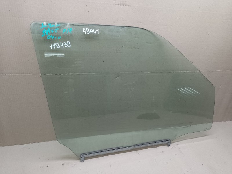 Стекло двери переднее правое SUZUKI SWIFT 04-11 84531-63J00 Б/У
