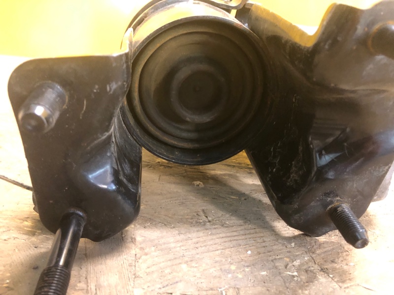 Подушка двигателя RAV4 18-