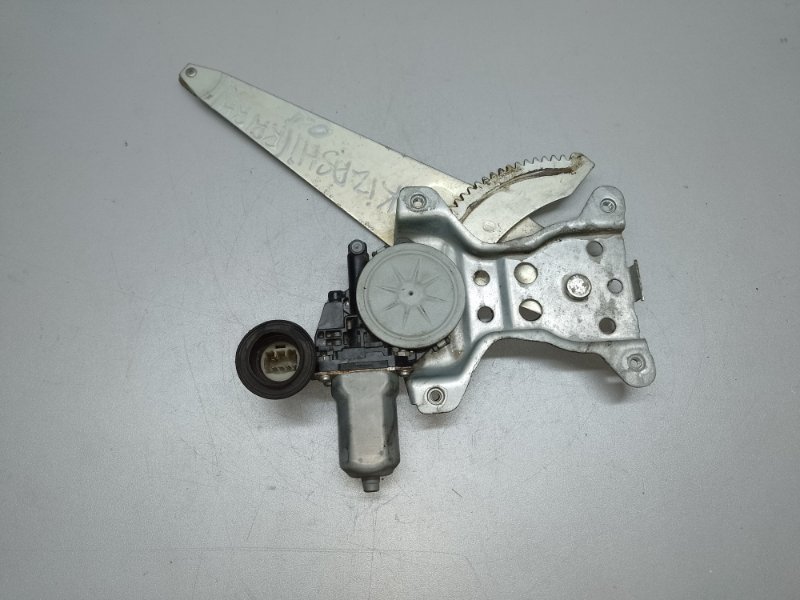 Стеклоподъемник задний правый SUZUKI KIZASHI 09-14 2011 Седан 2.4 83501-81J11 Б/У