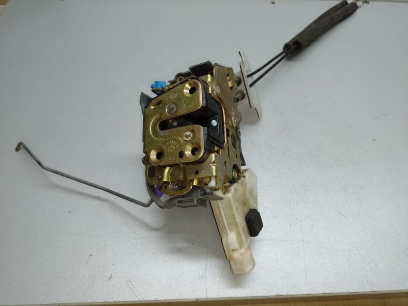 Замок двери передний левый G35 03-07 2006 Седан 3.5 Замок двери передний левый G35 03-07 2006 Седан 3.5