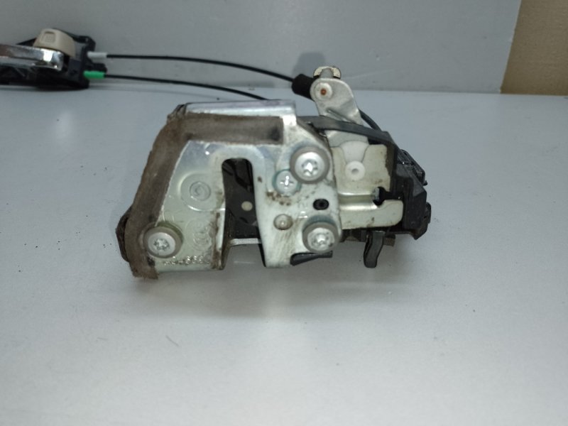 Замок двери задний правый SUZUKI KIZASHI 09-14 2011 Седан 2.4 82310-57L13 Б/У