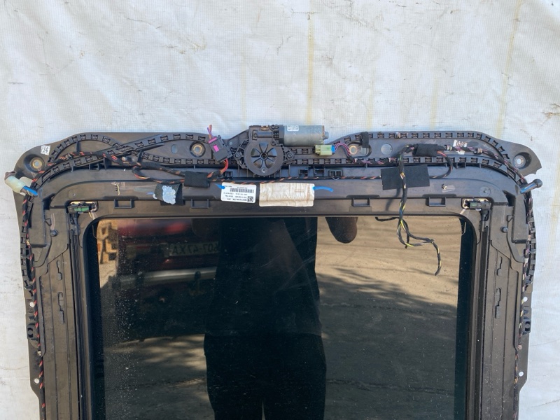 Стекло панорамной крыши TIGUAN 16-23