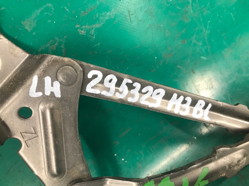 Петля крышки багажника левая 3 BL 09-13 2010 2.0 LF