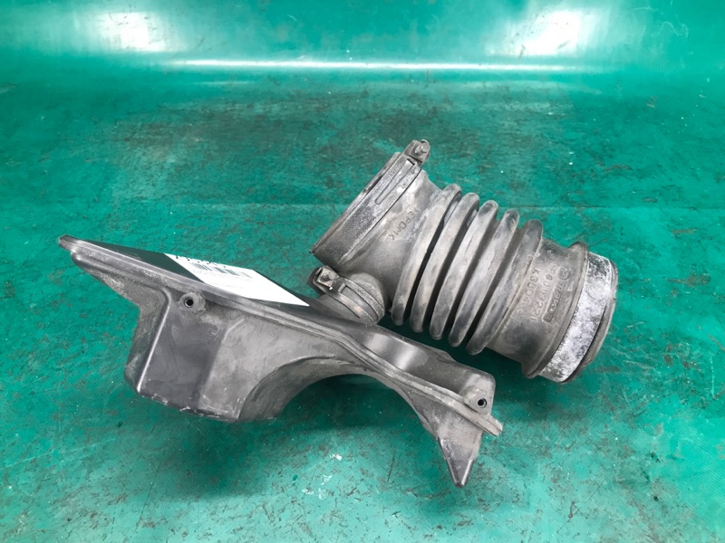 Патрубок воздушного фильтра 3 BL 09-13 2010 2.0 LF Патрубок воздушного фильтра 3 BL 09-13 2010 2.0 LF