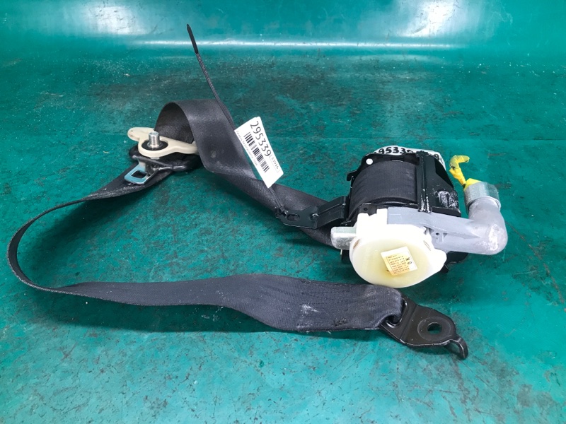 Ремень безопасности правый MAZDA 3 BL 09-13 2010 2.0 LF BBY4-57-L30A01 Б/У