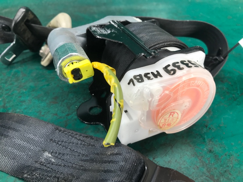 Ремень безопасности правый MAZDA 3 BL 09-13 2.0 LF