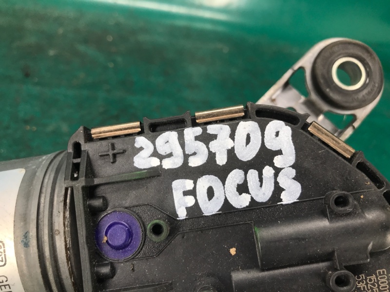 Моторчик стеклоочистителя левый FOCUS 10-18 2016 2.0 XQDA Моторчик стеклоочистителя левый FOCUS 10-18 2016 2.0 XQDA