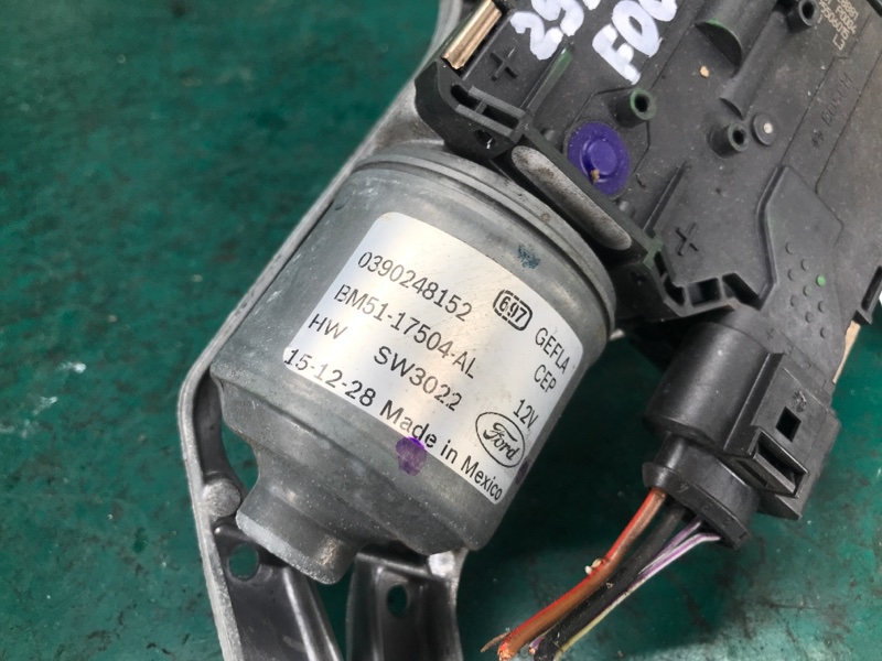 Моторчик стеклоочистителя левый FORD FOCUS 10-18 2.0 XQDA Моторчик стеклоочистителя левый FORD FOCUS 10-18 2.0 XQDA
