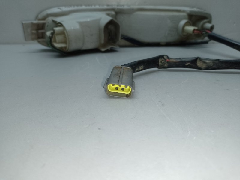 Указатель поворота правый MAZDA 323 BA 94-97