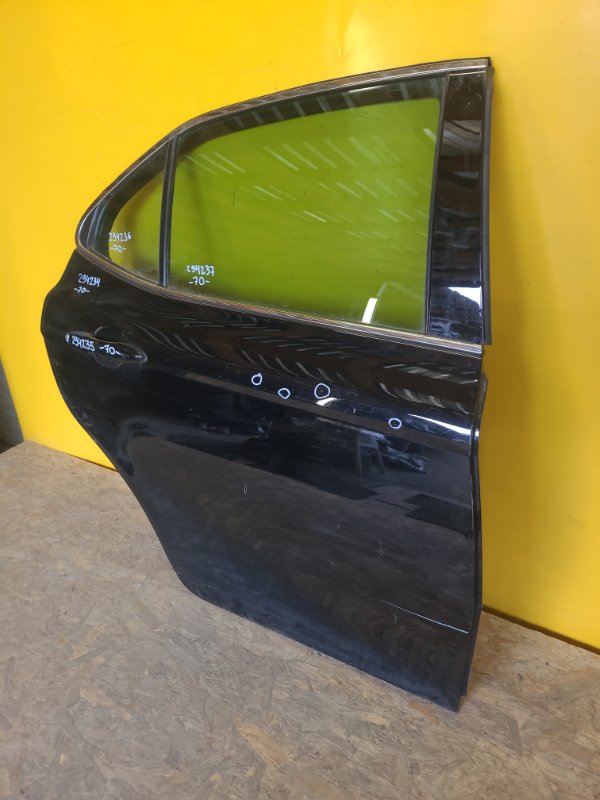 Дверь задняя правая TOYOTA CAMRY 70 17- Дверь задняя правая TOYOTA CAMRY 70 17-