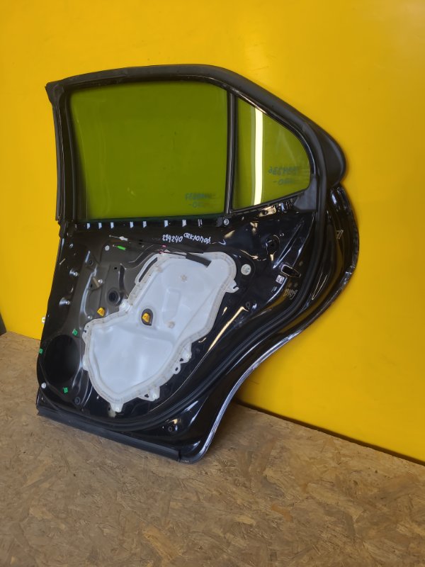 Дверь задняя правая CAMRY 70 17- Дверь задняя правая CAMRY 70 17-