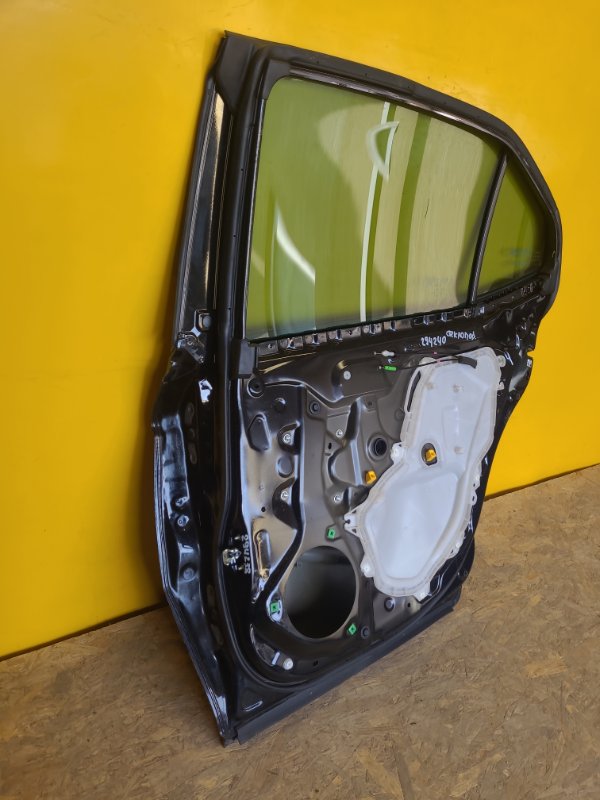 Дверь задняя правая CAMRY 70 17- Дверь задняя правая CAMRY 70 17-