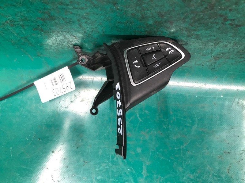 Кнопки на руль правые FORD FOCUS 10-18 2016 2.0 XQDA F1EZ-9C888-C Б/У