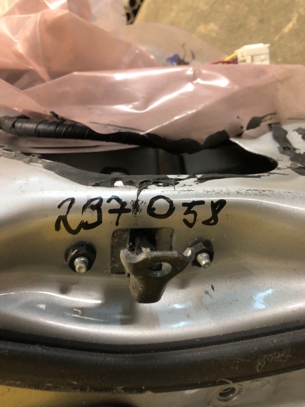 Ограничитель двери задний правый TOYOTA CAMRY 40 06-11 68630-33070 Б/У