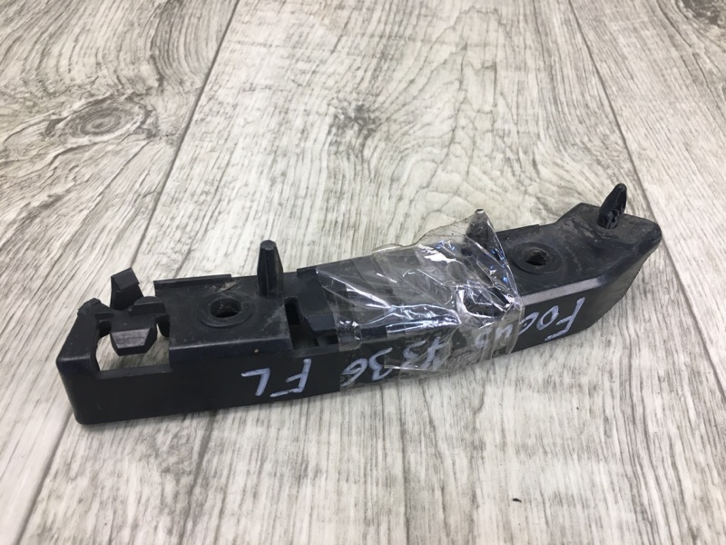 Кронштейн переднего бампера (на крыле) левый FORD FOCUS 10-18 CB8 2.0 XQDA