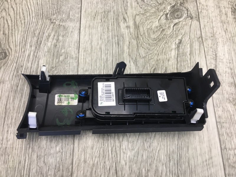 Блок кнопок торпедо NIRO 16- 2017 1.6 G4LE