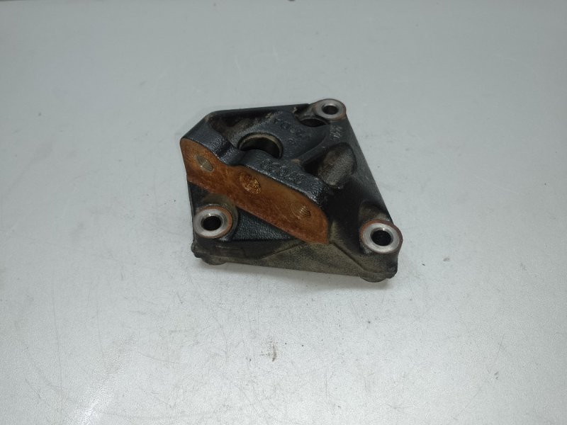 Кронштейн двигателя правый TOYOTA PRIUS - 30 09-17 12315-37030 Б/У