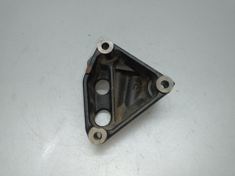 Кронштейн двигателя правый PRIUS - 30 09-17