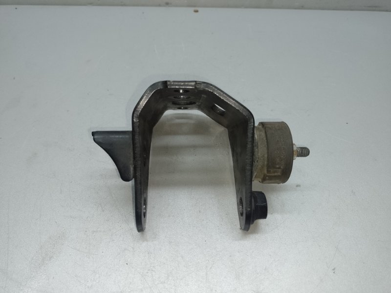 Кронштейн двигателя задний TOYOTA PRIUS - 30 09-17 12321-37060 Б/У