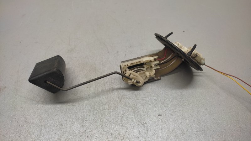 Датчик уровня топлива TOYOTA RAV4 13-19 83320-49206 Б/У