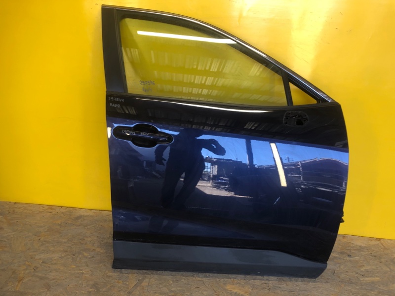 Запчасть дверь передняя правая TOYOTA RAV4 18- 67001-42160 Б/У Дверь передняя правая TOYOTA RAV4 18- 67001-42160 Б/У