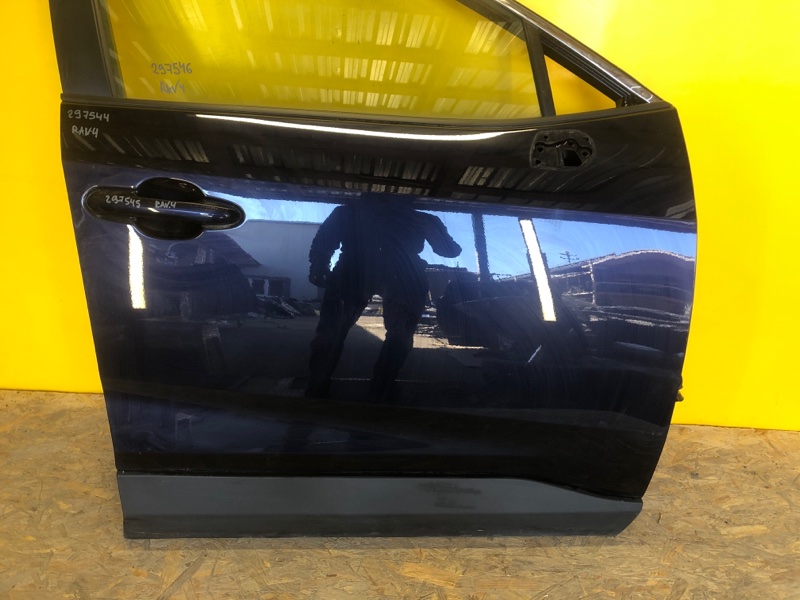 Дверь передняя правая RAV4 18- Дверь передняя правая RAV4 18-