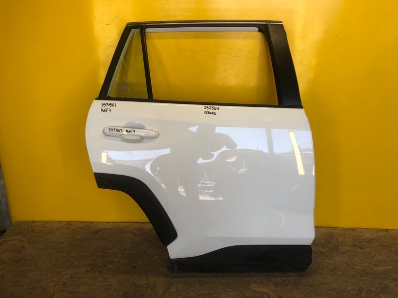 Запчасть дверь задняя правая TOYOTA RAV4 18- 6700342190 Б/У Дверь задняя правая TOYOTA RAV4 18- 6700342190 Б/У